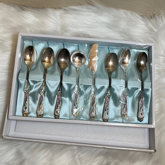 Grosvenor International Collection Silver Floral Spoon Collection - Picture 1 of 11